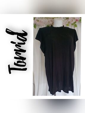 torrid Black Short Sleeve Mock Neck Top Size 4
